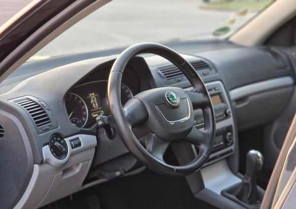 Skoda Octavia cena 16900 przebieg: 231000, rok produkcji 2010 z Żary małe 254